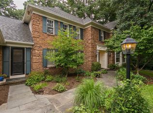 10 Summerfield Cir, Pittsford, NY 14534