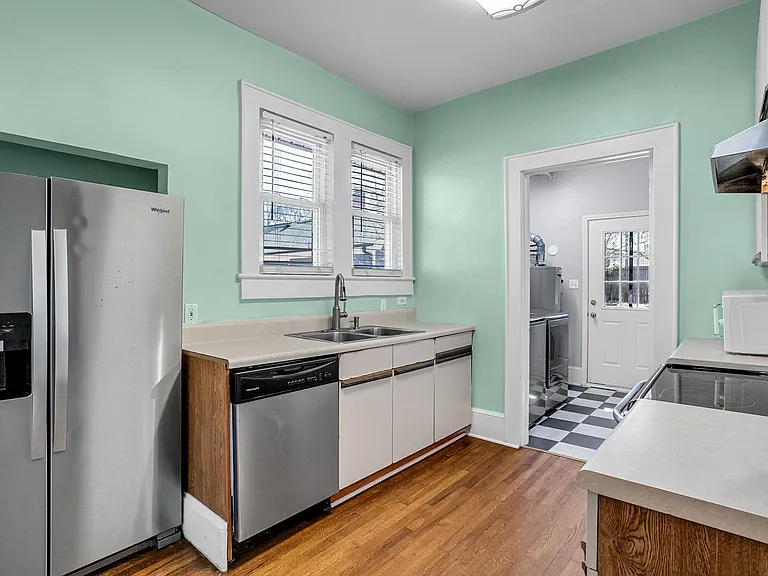 205 Croft St — Photo 12