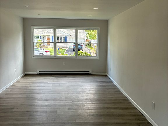 3rd image of 6 Wexford St