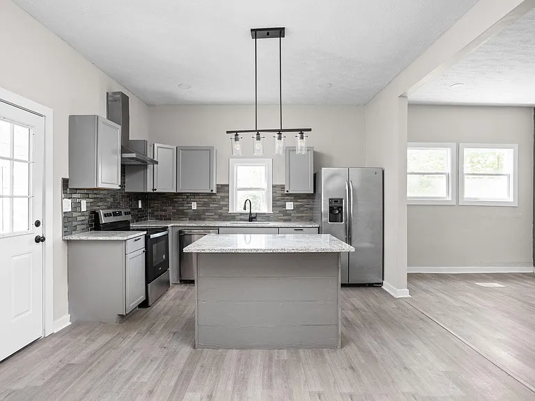2919 Winthrop Ave — Photo 2