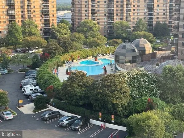 8340 Greensboro Dr APT 923, McLean, VA 22102