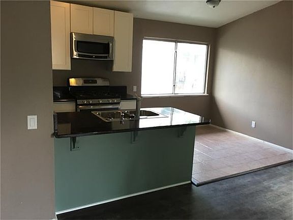 4th image of 2503 Manor Cir APT C