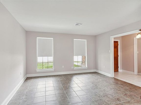 4th image of 4004 Cleary Ave