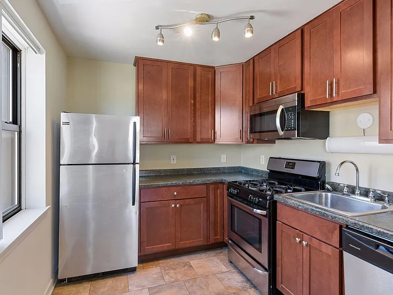 Emerson Flats — Photo 19