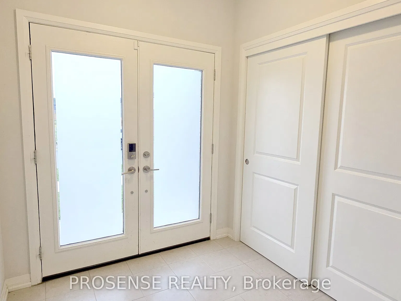 4 bed, $2,990 — Photo 4