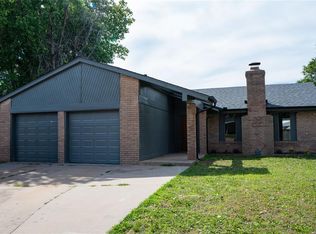821 N Parkview Cir, Moore, OK 73170