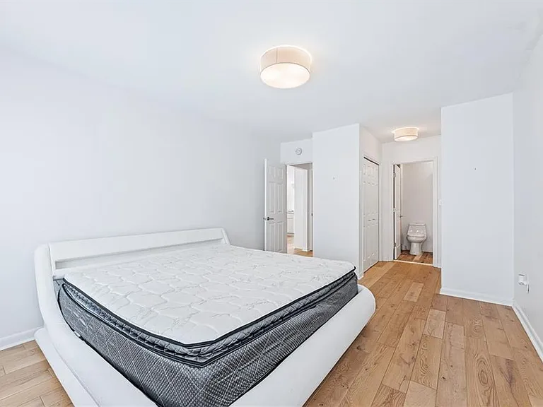 908 Lenox Hill Ct NE — Photo 15