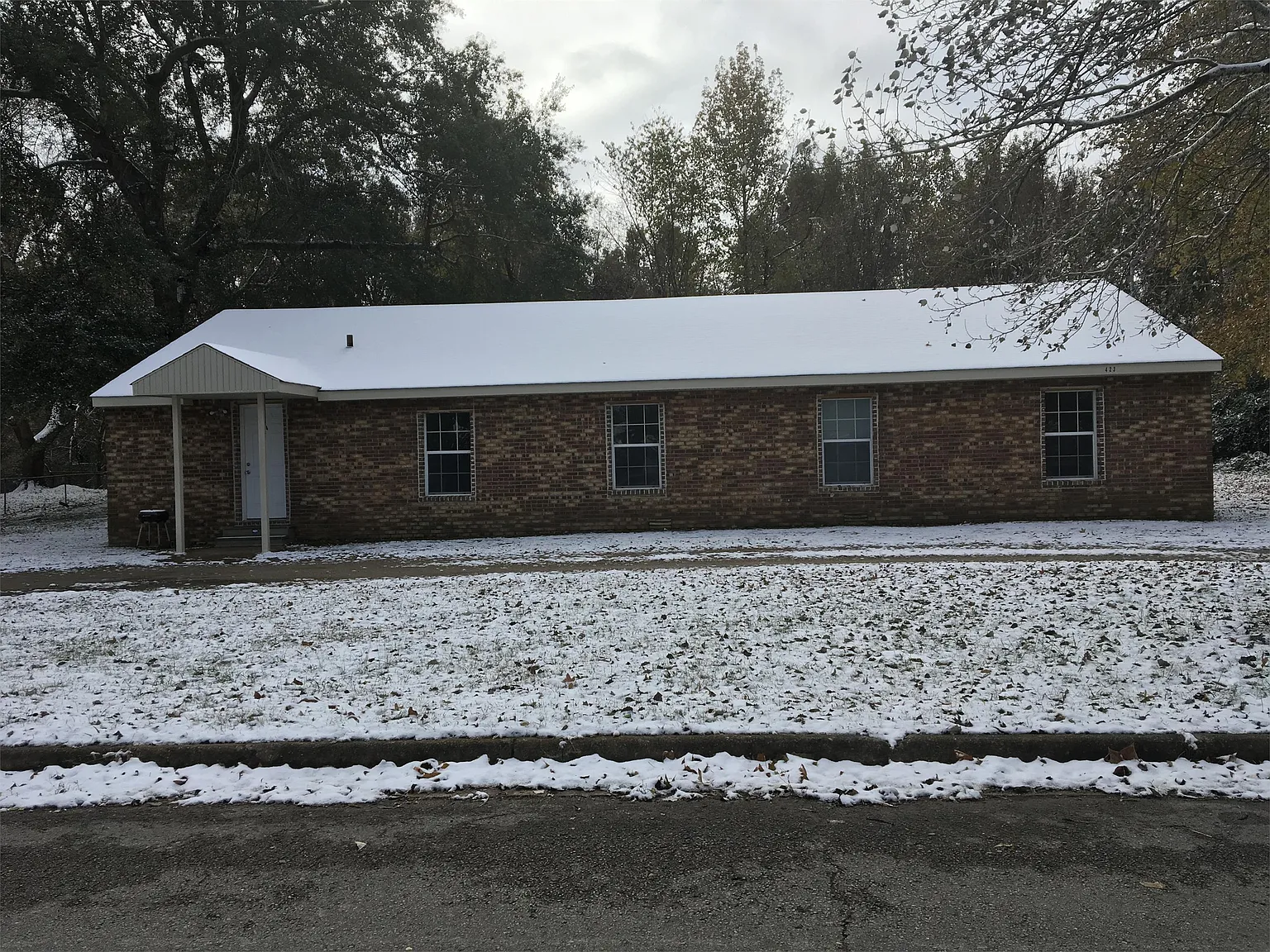 423 West Woodrow Street - B — Photo 1