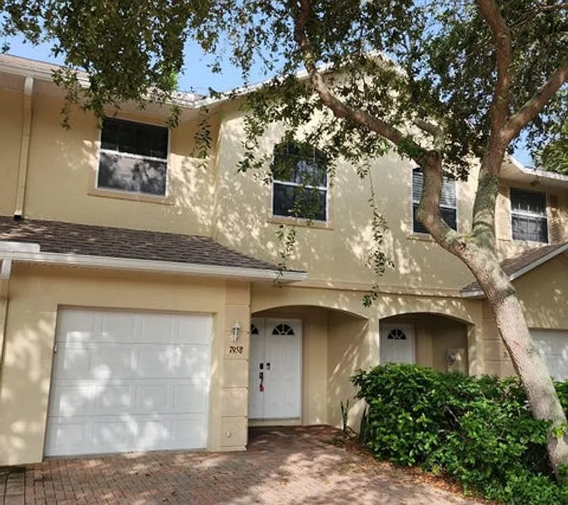 7958 Evelyn Ct