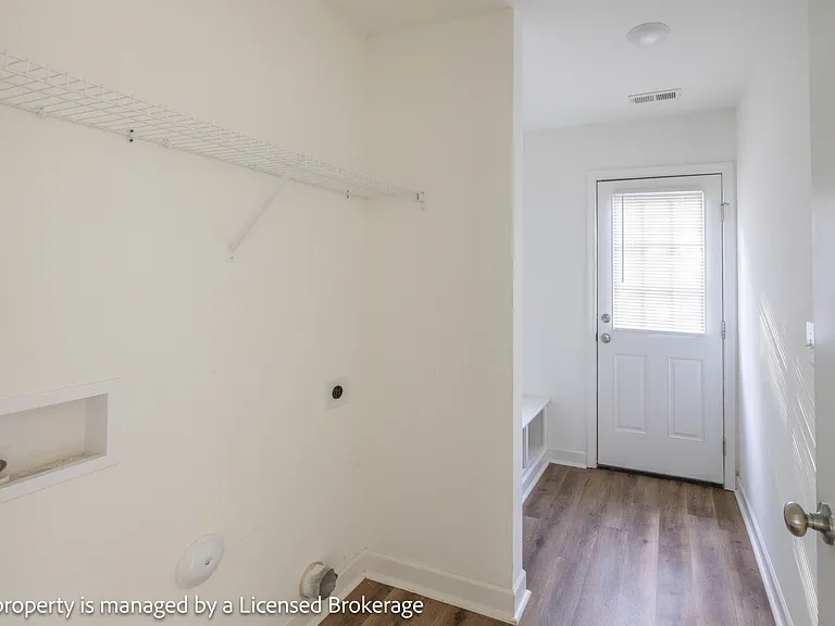 100 Henson St — Photo 8