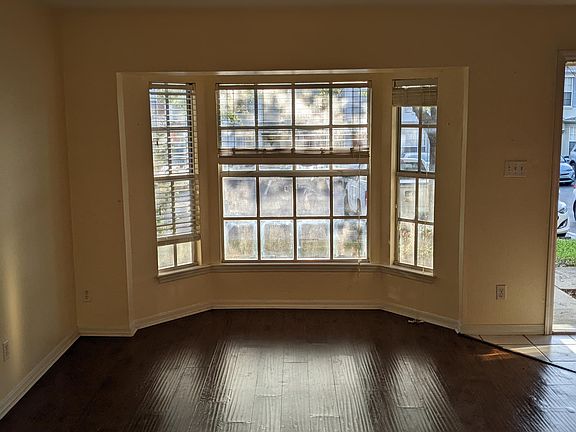 5th image of 13542 Embassy Park Ct