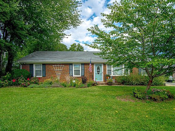 3rd image of 157 Triple Oak Cir
