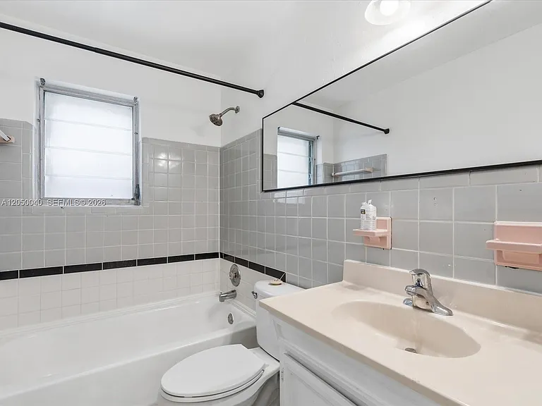 2513 NE 33rd Ave #1-2 — Photo 11