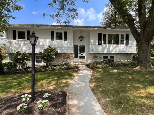 215 E Washington St, Wernersville, PA 19565