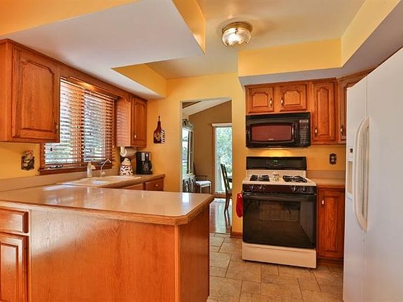 5th image of 9229 W 92nd Pl