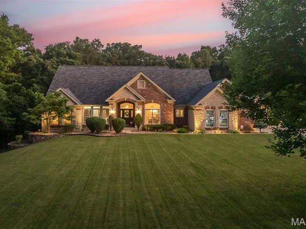6 Matterhorn Ct, O'Fallon, MO 63366