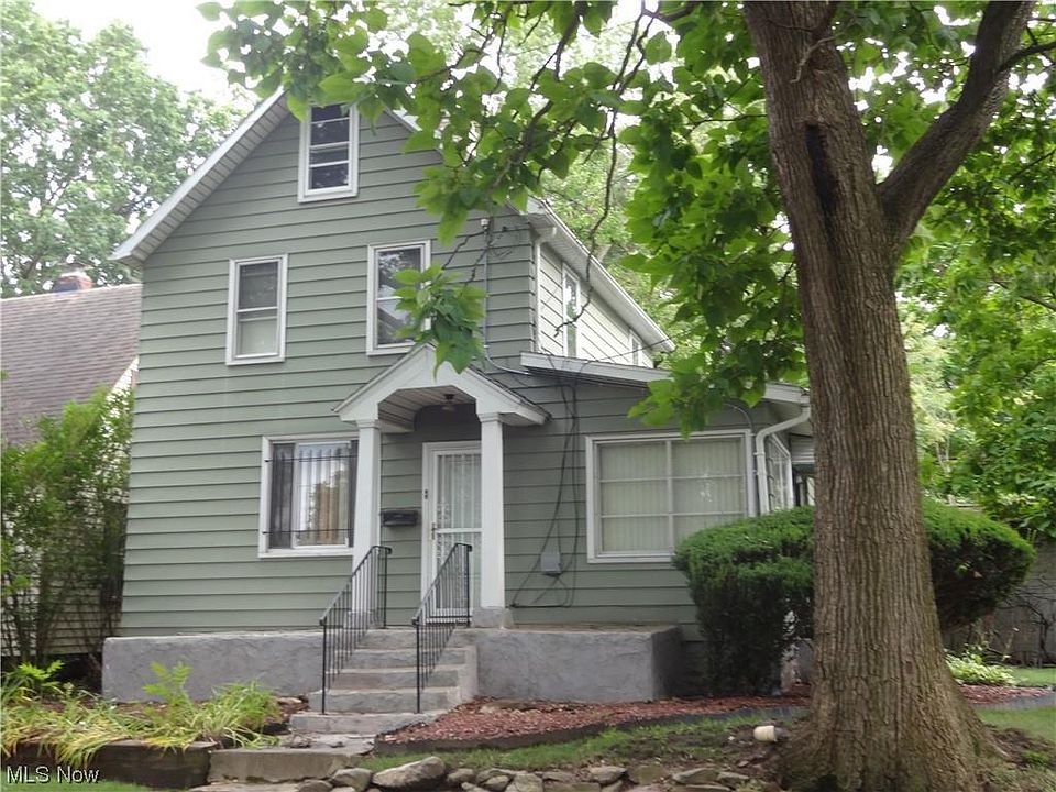 1st image of 925 Davis St