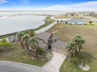 1022 Cape Velero Dr, Rockport, TX 78382