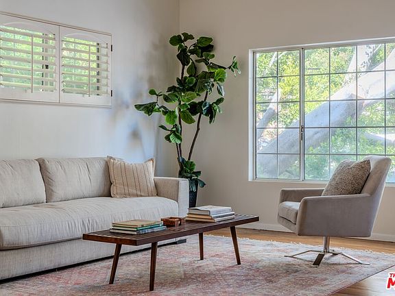 3rd image of 1115 N Beverly Glen Blvd