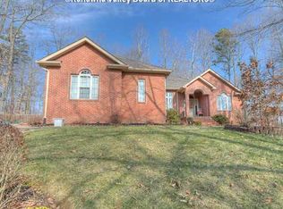 904 Timberline Trl, Hurricane, WV 25526