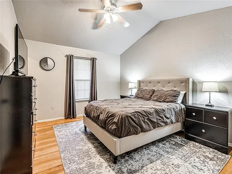 12901 Carrie Ct — Photo 17