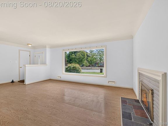 5th image of 2288 Gorno St