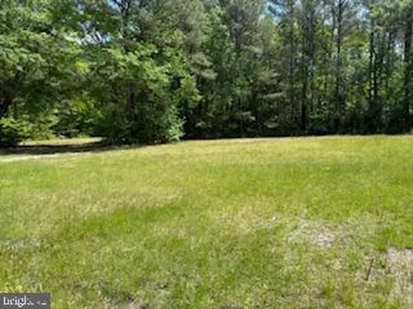 16 N Glebe Rd, Montross, VA 22520