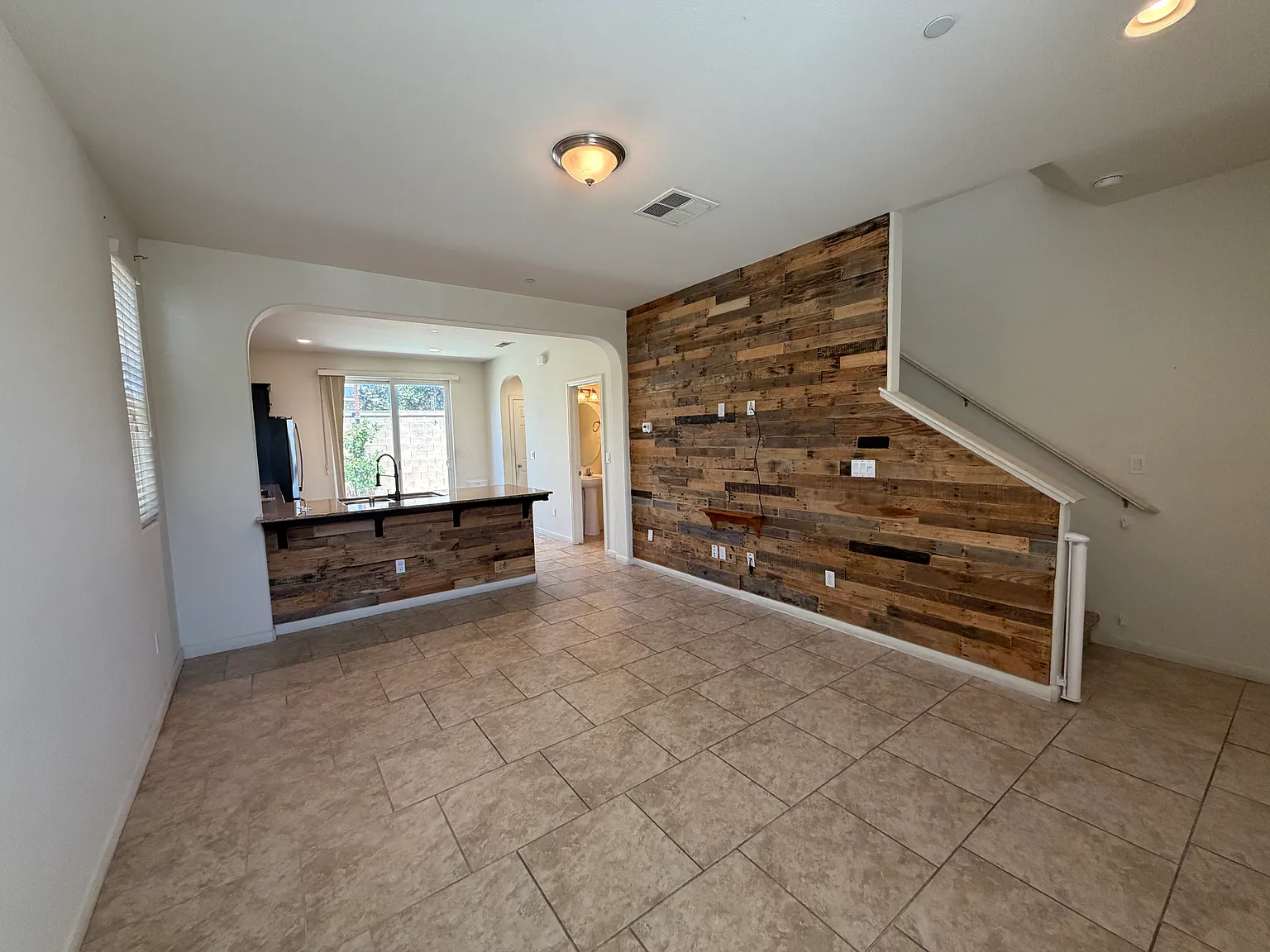 3 bed, 2.5 bath, 1205 sqft, $2,200 — Photo 2