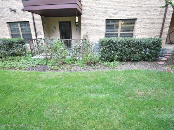 1304 Wellington Pl, Aberdeen, NJ 07747