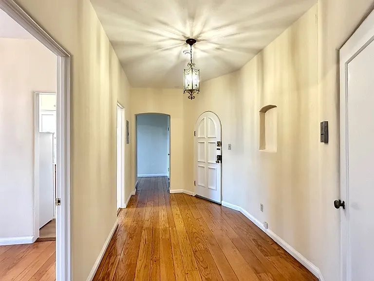 Ivy Dr. 2551 — Photo 7