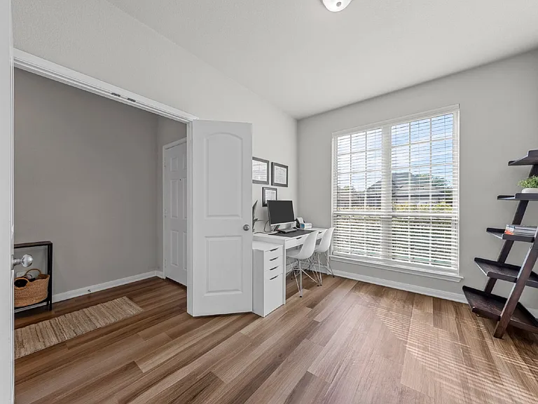 10232 Driskill Dr — Photo 14