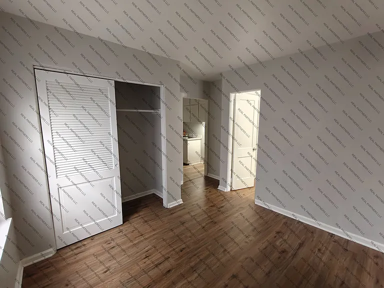 417 W 14th St #1 — Photo 3