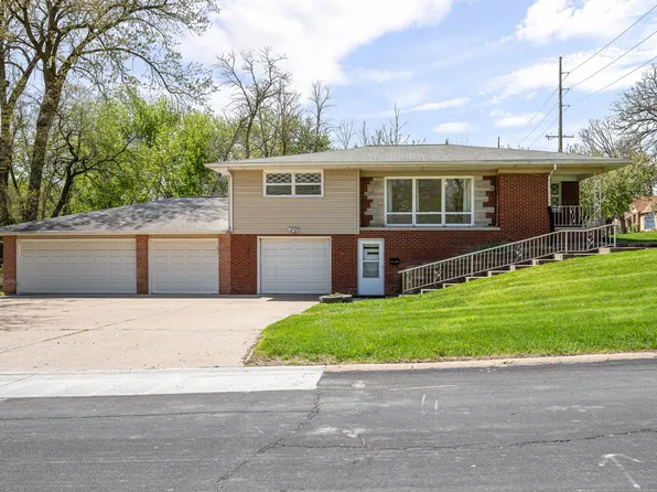 2400 27th St, Rock Island, IL 61201