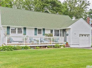 8 Pace Dr, North Babylon, NY 11703
