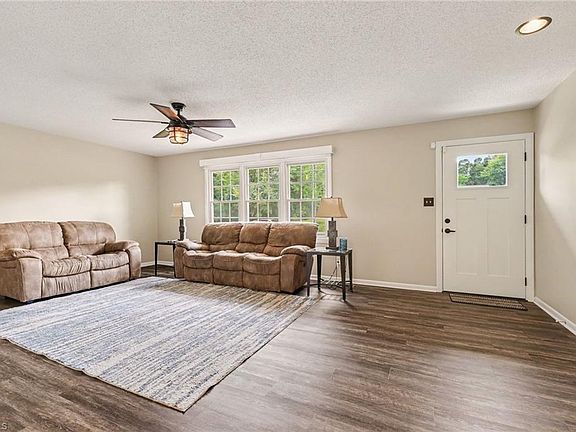 4th image of 3848 Hillsdale Park Dr