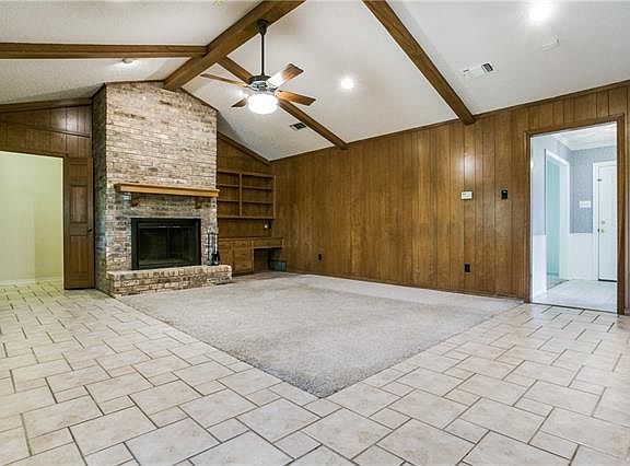 3rd image of 2466 Lakeview Cir