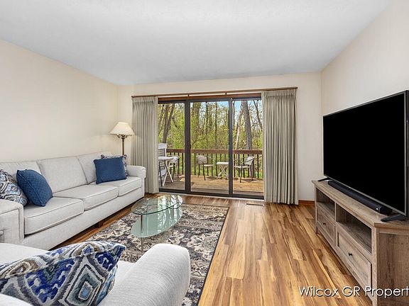 3rd image of 586 Appletree Ct