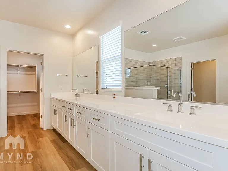 615 N Vine St — Photo 12