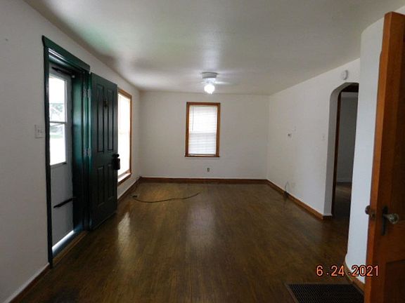 5th image of 719 E D St