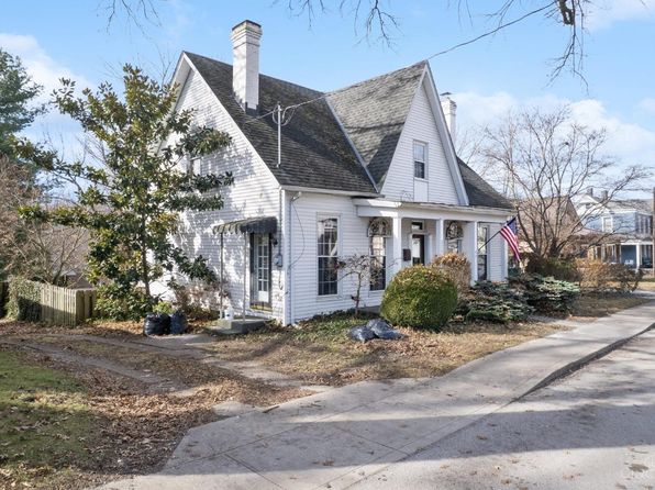 321 S 2nd St, Ripley, OH 45167