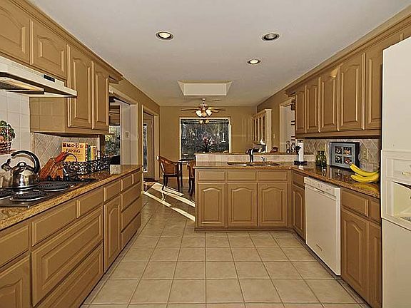 4th image of 7237 Tangleglen Dr