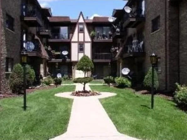 6441 N Northwest Hwy #D-1, Chicago, IL 60631