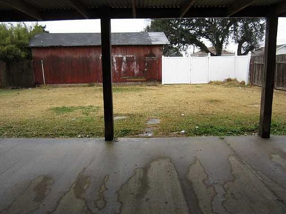 3rd image of 708 Urbandale St