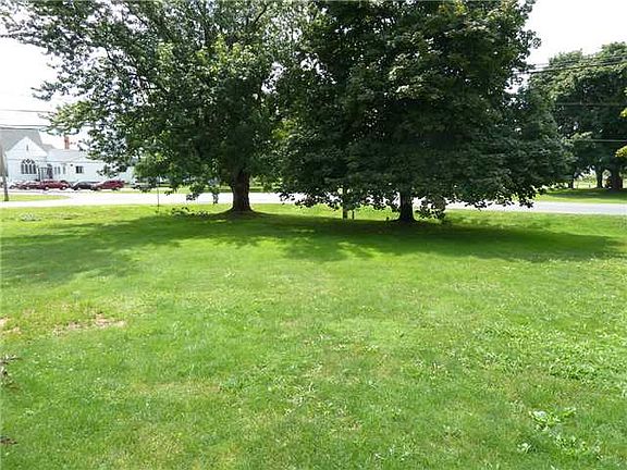 2nd image of 1074 Lake Road West Frk