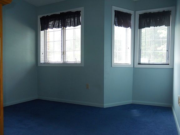 3rd image of 122 Tall Oaks Dr Unit D