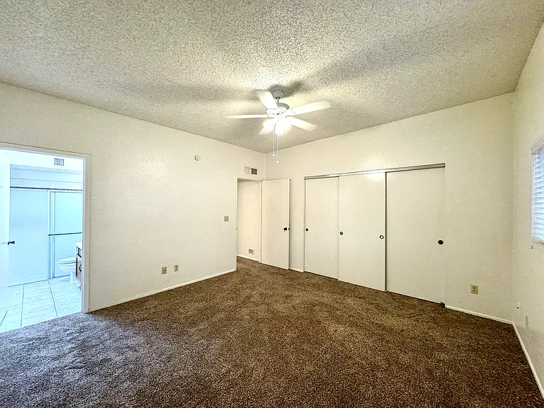 8144 E Rivenoak Dr — Photo 32