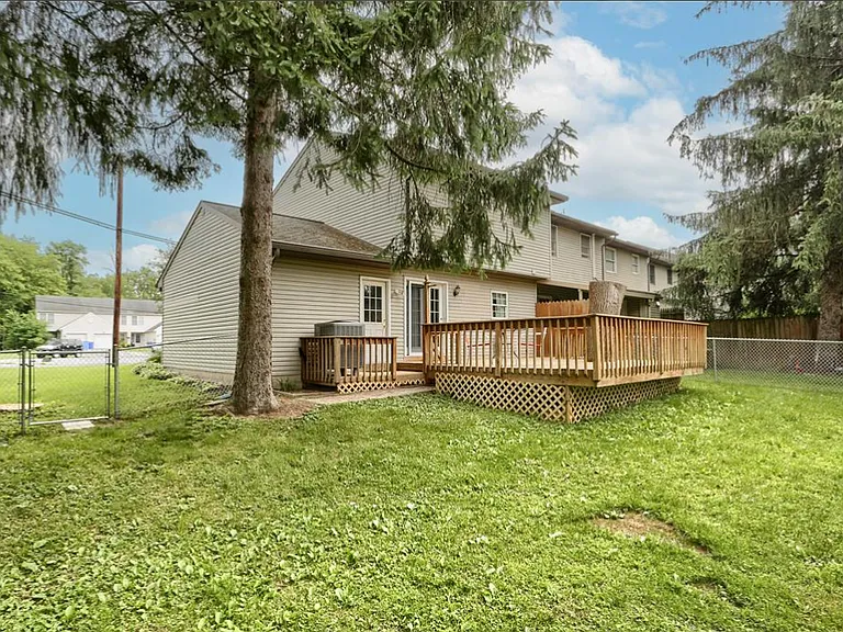 9148 Joyce Ln #9148 — Photo 32