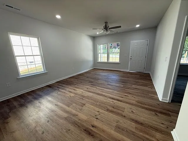 4 bed, 3.0 bath, 1634 sqft, $2,000 — Photo 2