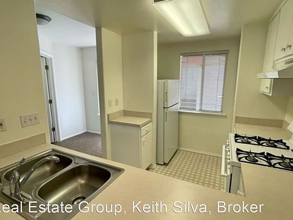 4th image of 3053 S Higuera St APT 10