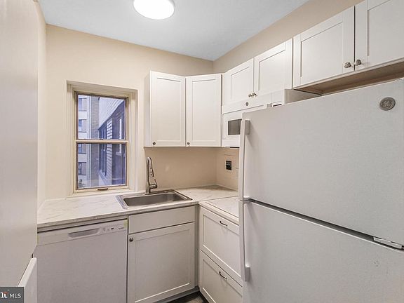 4th image of 3901 Cathedral Ave NW #201